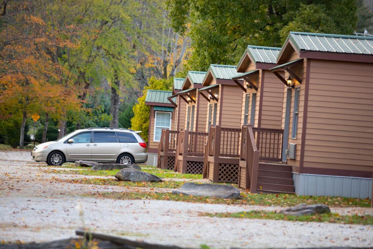 Qualla Cabins And Motel Cherokee Near Casino Whittier Exterior photo