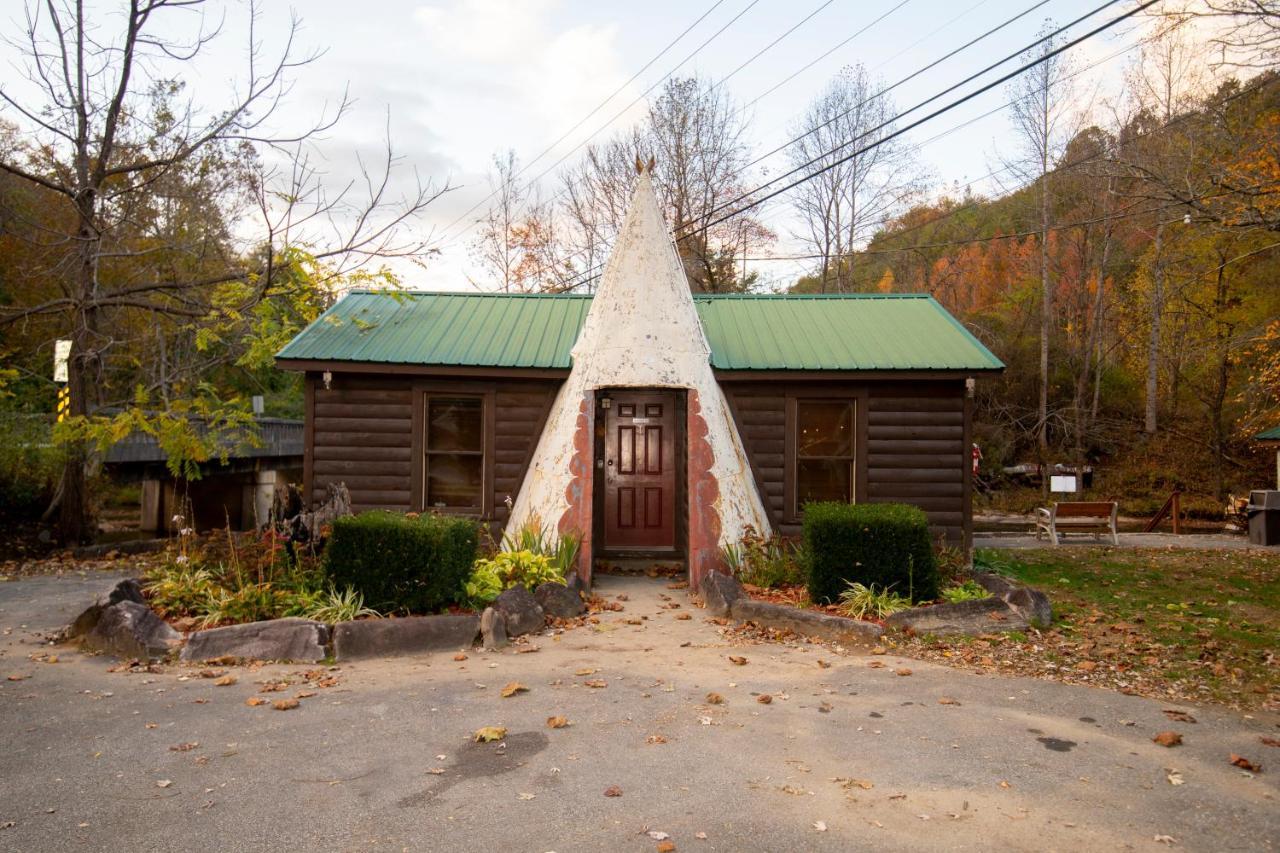 Qualla Cabins And Motel Cherokee Near Casino Whittier Exterior photo