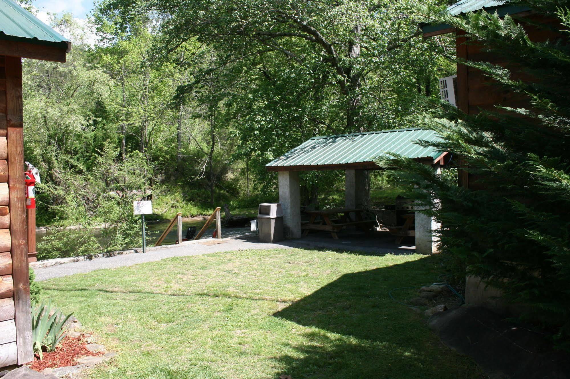 Qualla Cabins And Motel Cherokee Near Casino Whittier Exterior photo