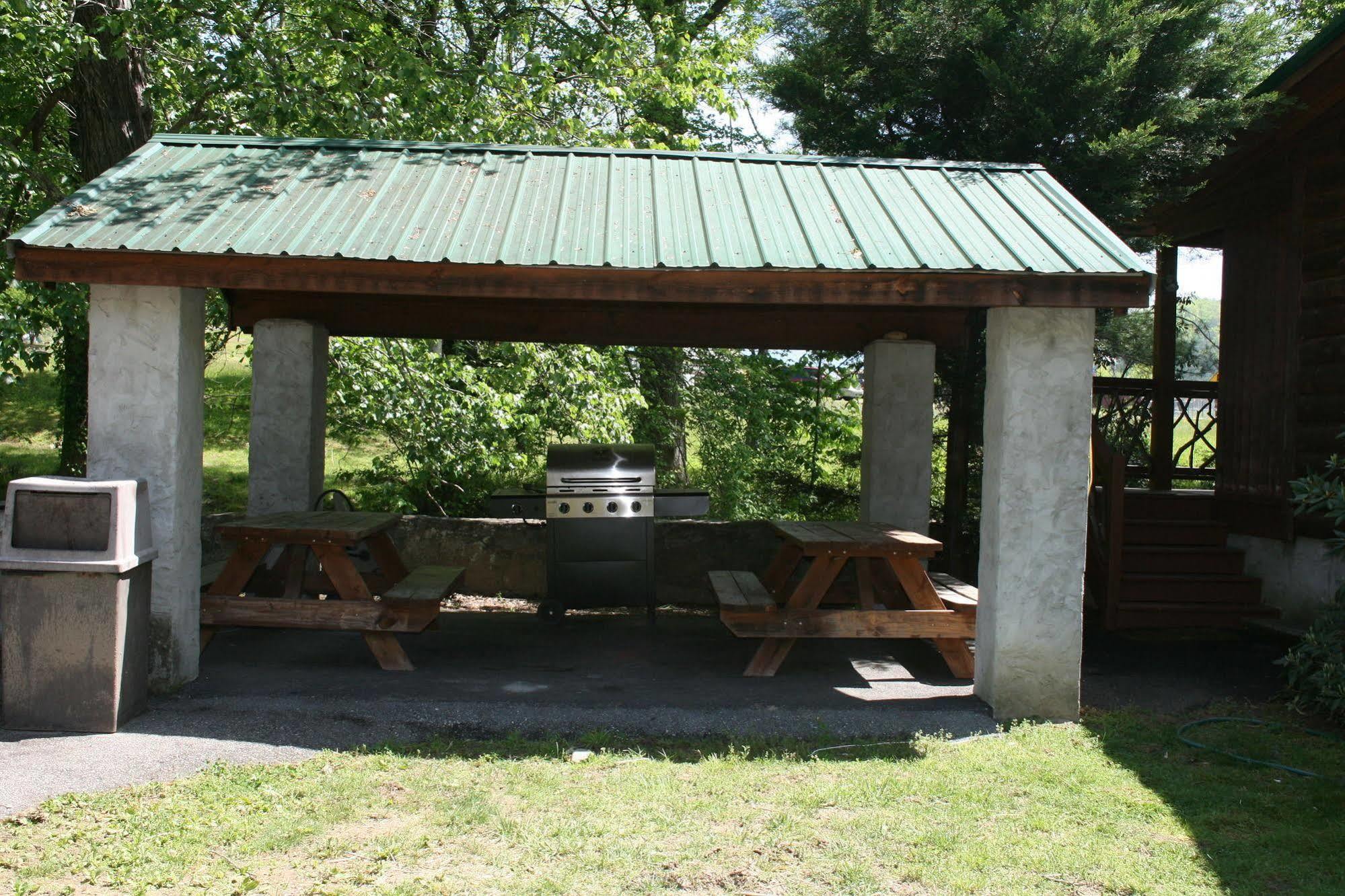 Qualla Cabins And Motel Cherokee Near Casino Whittier Exterior photo