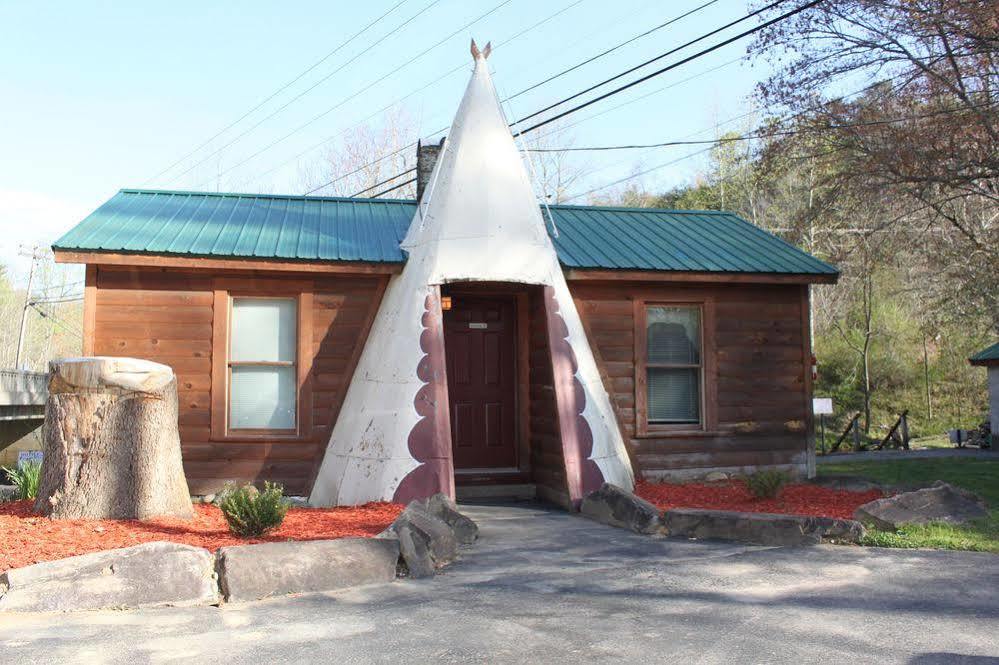 Qualla Cabins And Motel Cherokee Near Casino Whittier Exterior photo