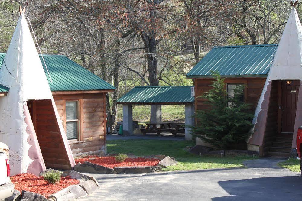 Qualla Cabins And Motel Cherokee Near Casino Whittier Exterior photo