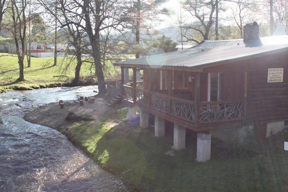 Qualla Cabins And Motel Cherokee Near Casino Whittier Exterior photo