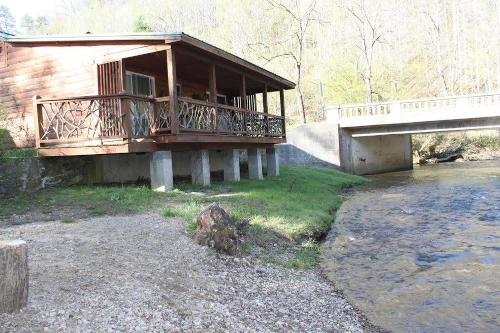 Qualla Cabins And Motel Cherokee Near Casino Whittier Exterior photo