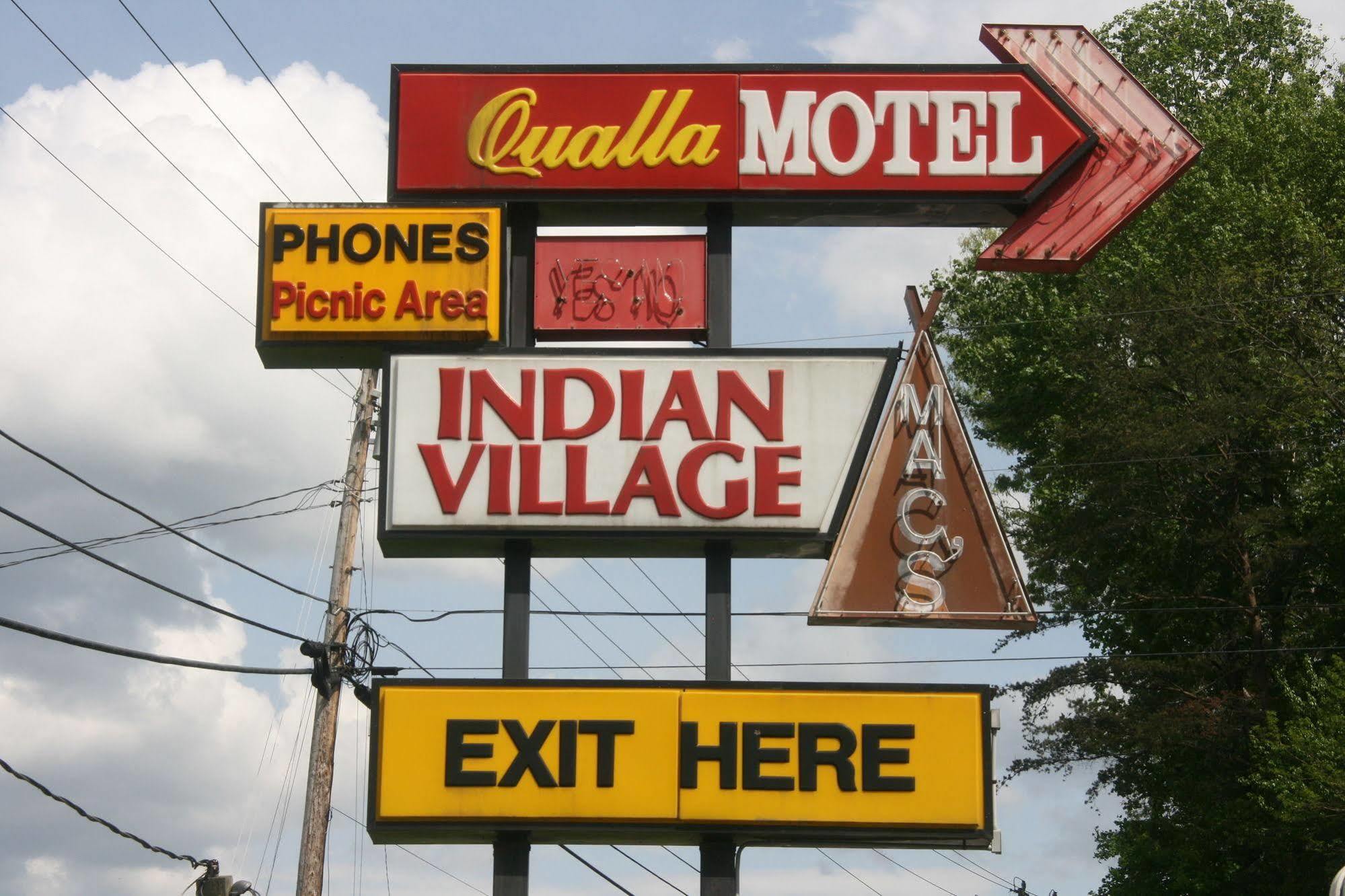 Qualla Cabins And Motel Cherokee Near Casino Whittier Exterior photo